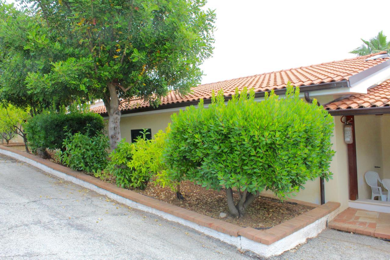 Villaggio Turistico Defensola Vieste Exterior photo
